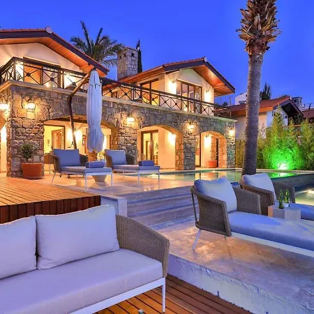 别墅 Luxury Seafront Within Walking Distance To The *