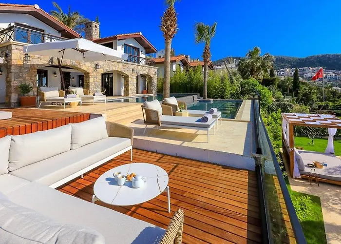 别墅 Luxury Seafront Within Walking Distance To The 卡尔坎