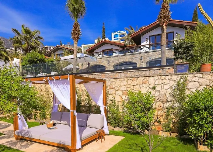 Luxury Seafront Within Walking Distance To The * 卡尔坎