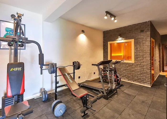 Luxury Seafront Within Walking Distance To The