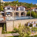 Luxury Seafront Within Walking Distance To The Villa