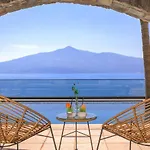 Luxury Seafront Within Walking Distance To The *