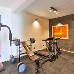 Luxury Seafront Within Walking Distance To The