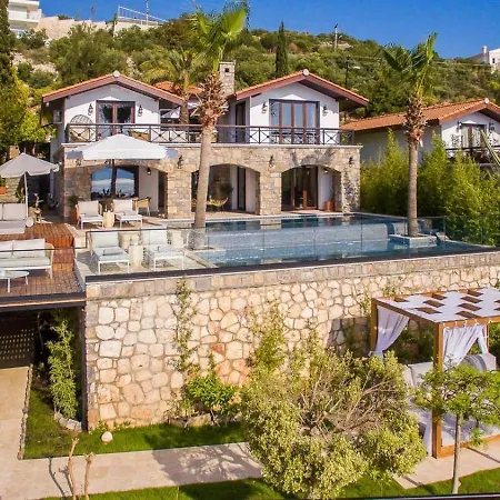 Luxury Seafront Within Walking Distance To The فيلة