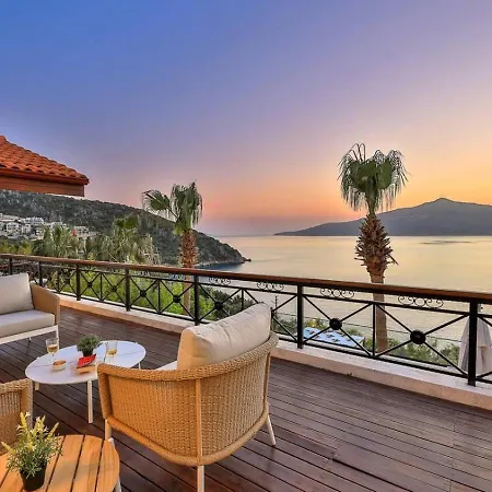 Luxury Seafront Within Walking Distance To The كالكان