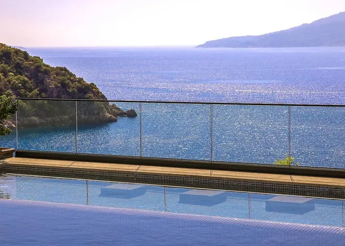 Вилла Luxury Seafront Within Walking Distance To The