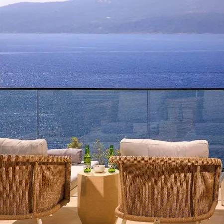 Luxury Seafront Within Walking Distance To The Villa